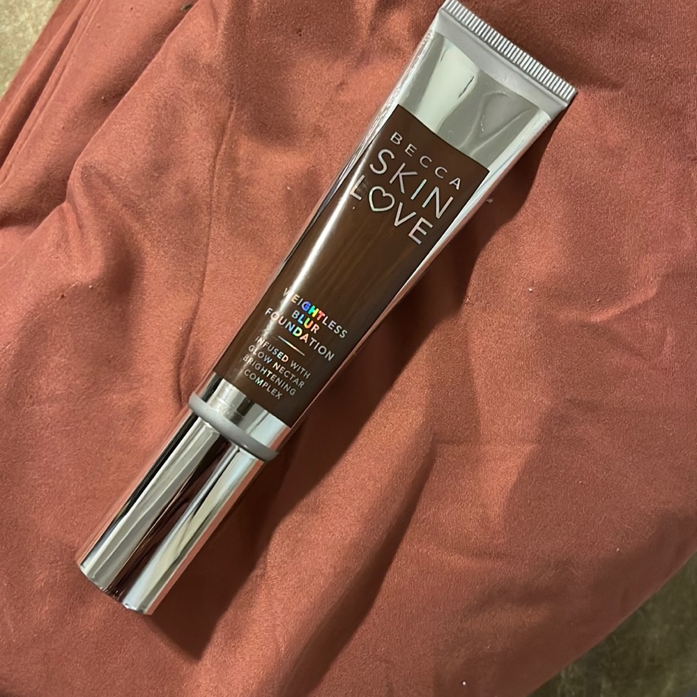 🆕 Becca Skin Love Weightless Foundation -Chestnut